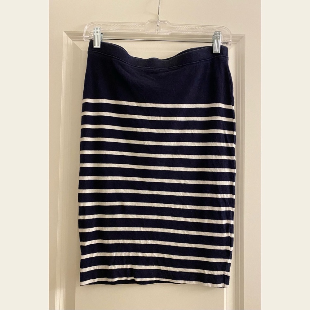 GAP navy stretchy pencil skirt, size XS (very stretchy and fits like a small)